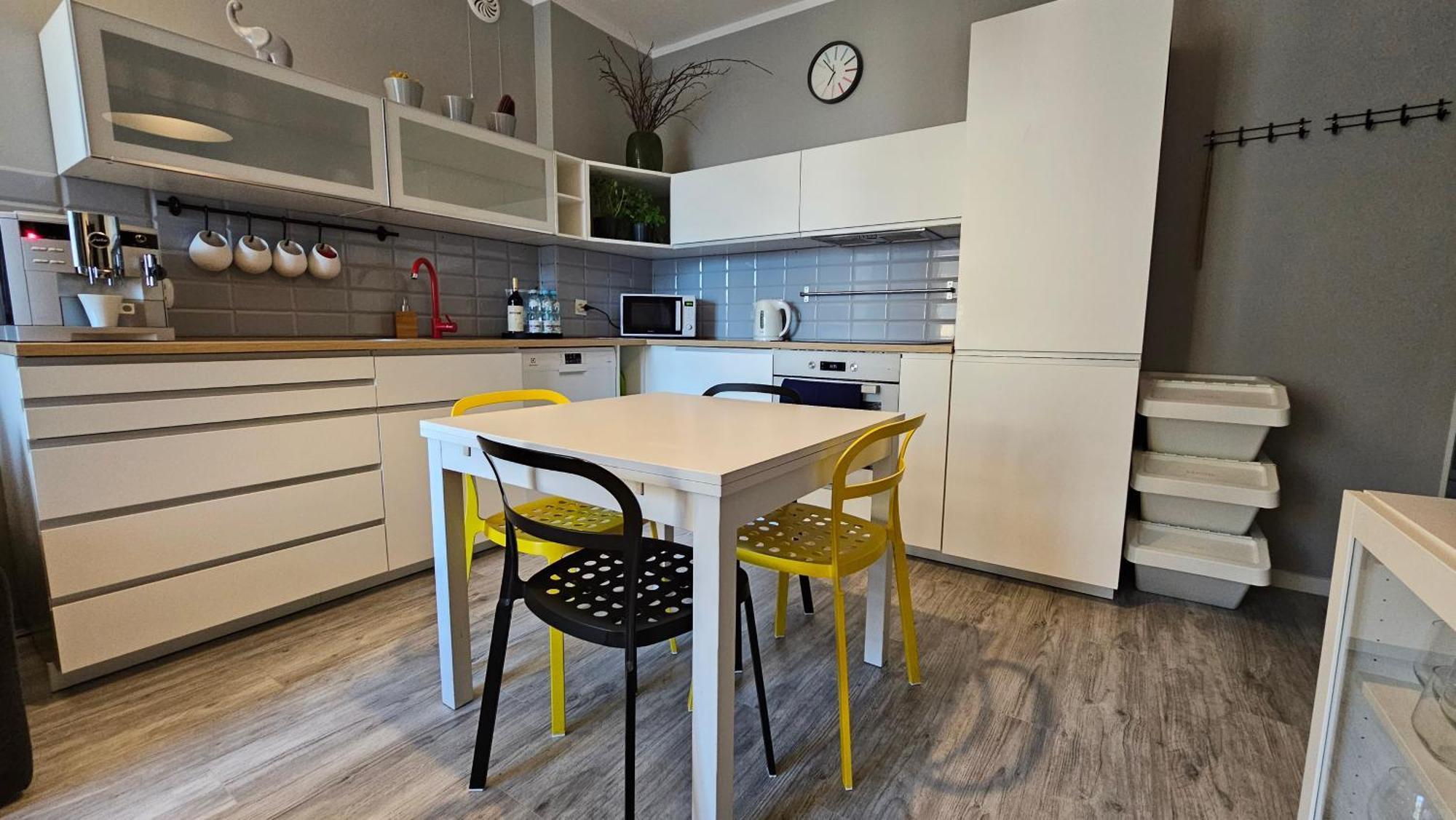 Mg Apartment Puck